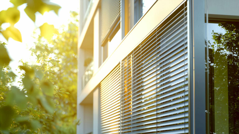 Hitzeschutz für Ihr Zuhause: Effektive Strategien für kühle Räume in der Eifel